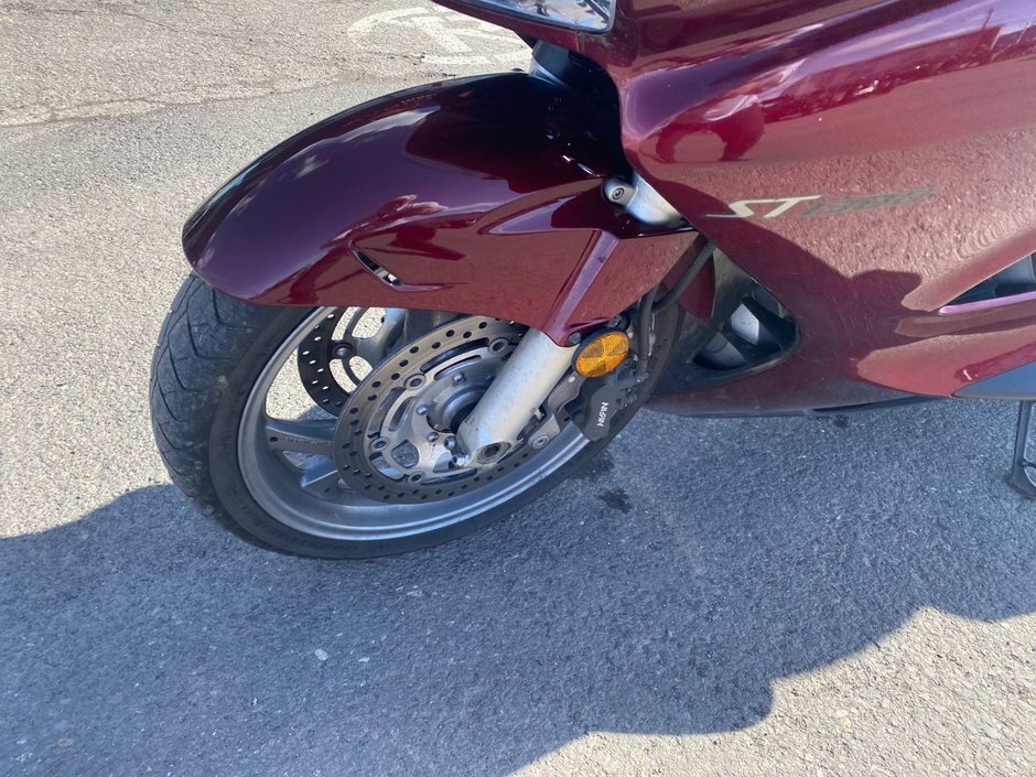 Honda ST1300 2005 | #M247B | Maniac Moto à Montmagny