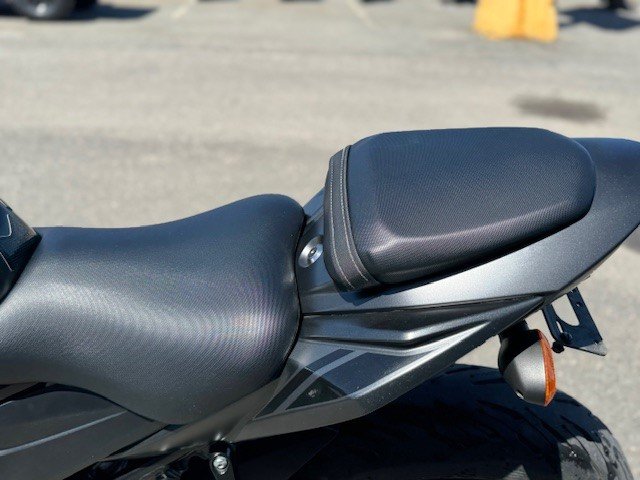 2022 Suzuki GSX-S 750 VIENT AVEC LES PIÈCES ET SILENCIEUX D'ORIGINE !!-13