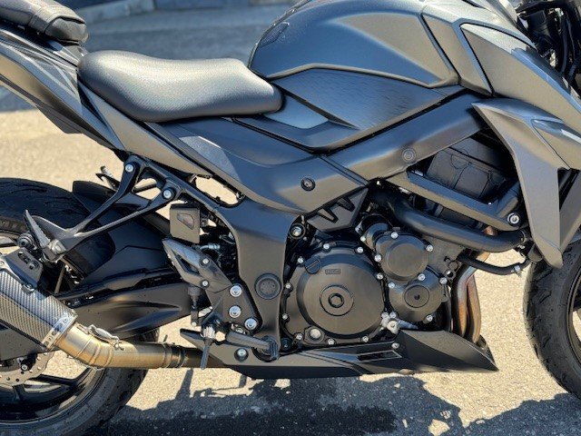 2022 Suzuki GSX-S 750 VIENT AVEC LES PIÈCES ET SILENCIEUX D'ORIGINE !!-9