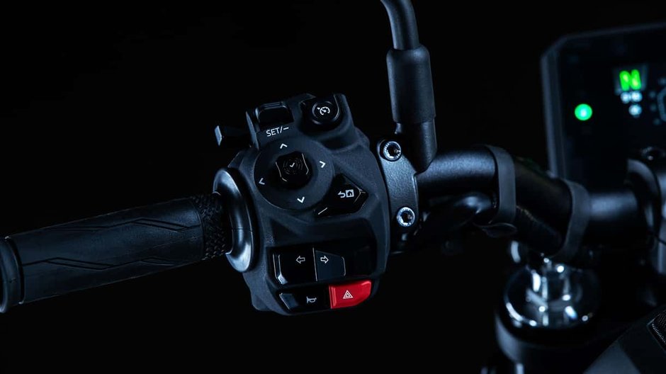2025 Yamaha MT-09-3