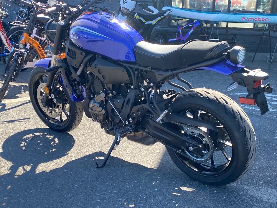 2024 Yamaha XSR700-1