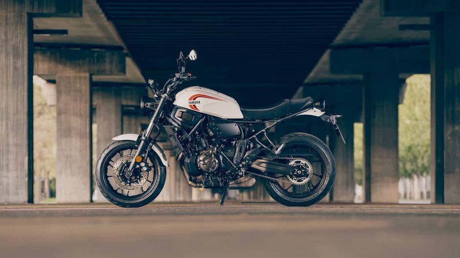 2025 Yamaha XSR700-8