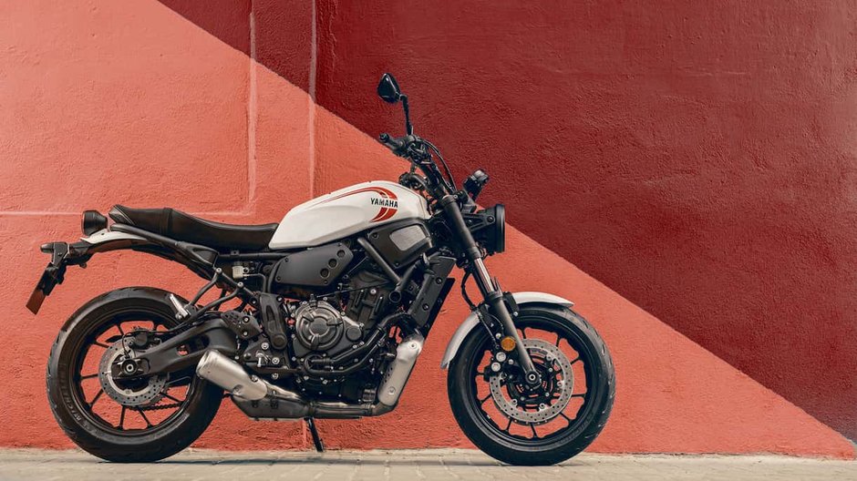2025 Yamaha XSR700-1