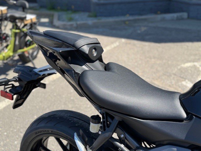 2025 Yamaha YZF-R7-9