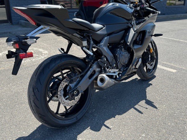 2025 Yamaha YZF-R7-5