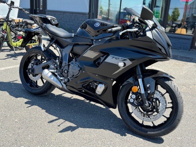 2025 Yamaha YZF-R7-1