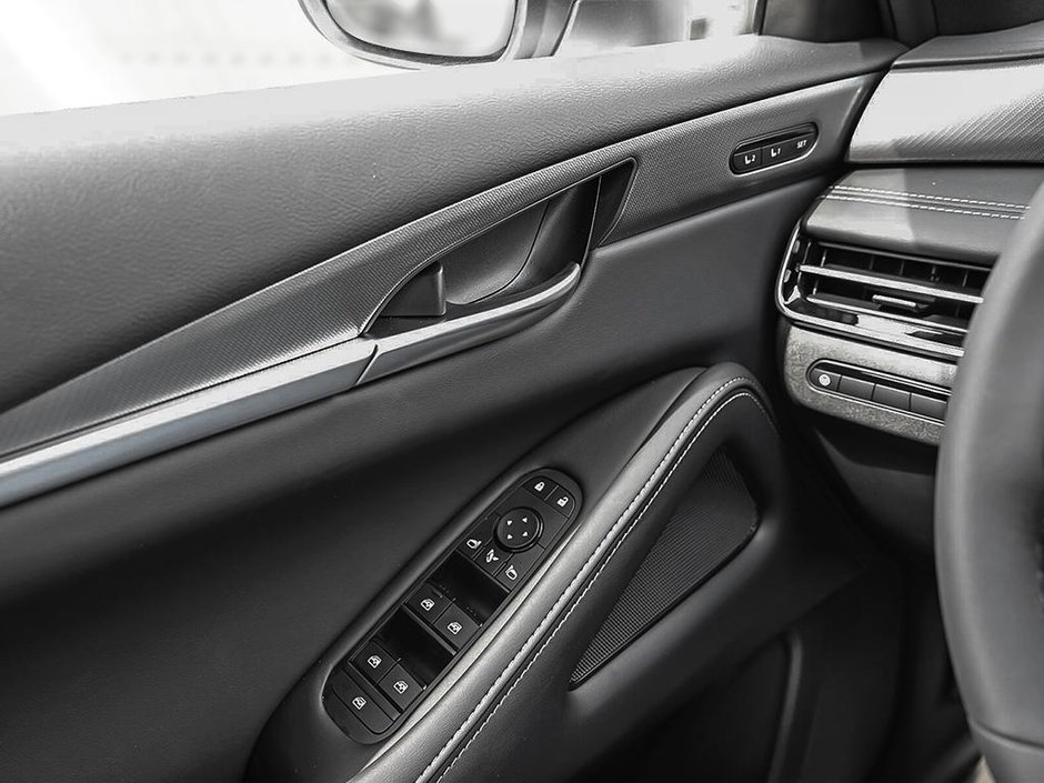 2027 Infiniti QX65 Luxe-15