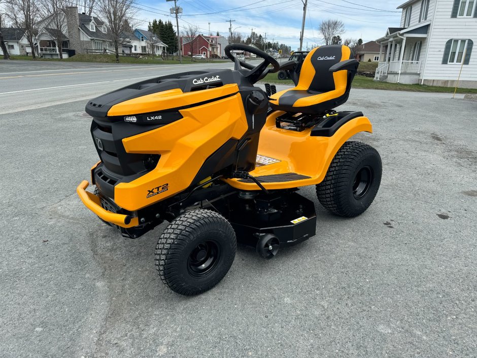 Cub Cadet XT2 LX42  2024