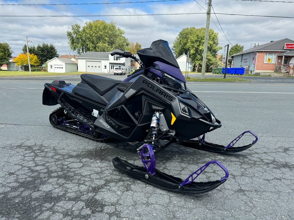 Polaris 850 INDY VR1 137  2022