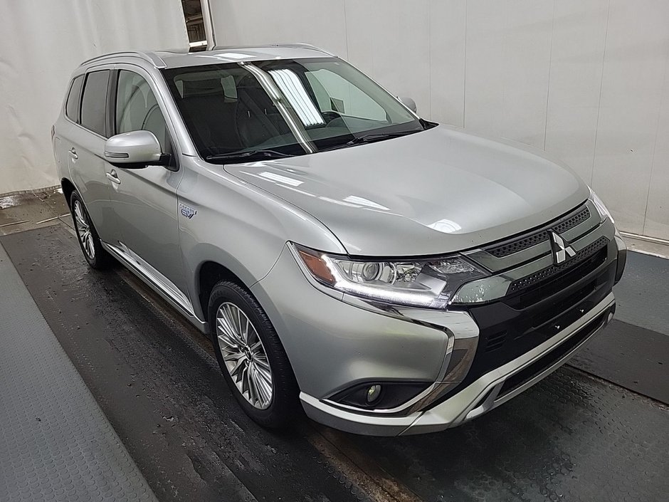 2020 Mitsubishi Outlander PHEV PHEV LE AWD CUIR TOIT OUVRAN JAMAIS ACCIDENTÉ in Boucherville, Quebec - w940px