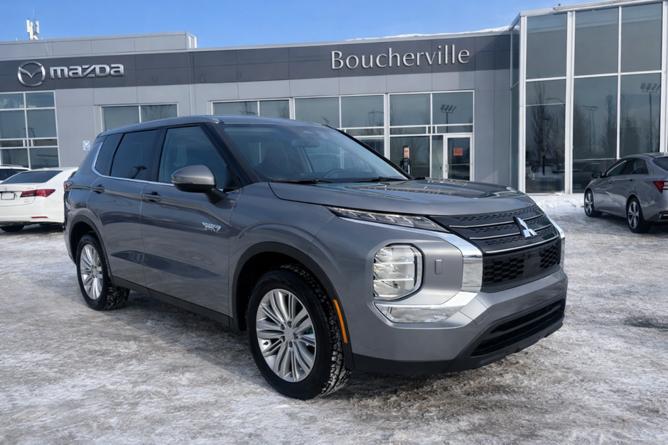 Mitsubishi Outlander PHEV ES AWD 7 PLACES SIÈGES CHAUFFANTS 2023 à Boucherville, Québec - w940px