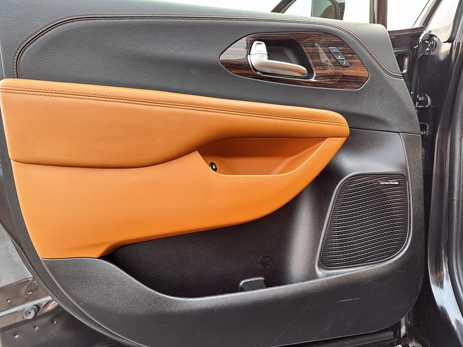 2021 Chrysler Pacifica Hybrid Pinnacle-10