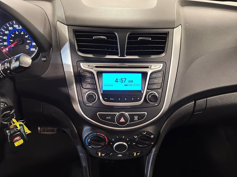 2014 Hyundai Accent GL-15