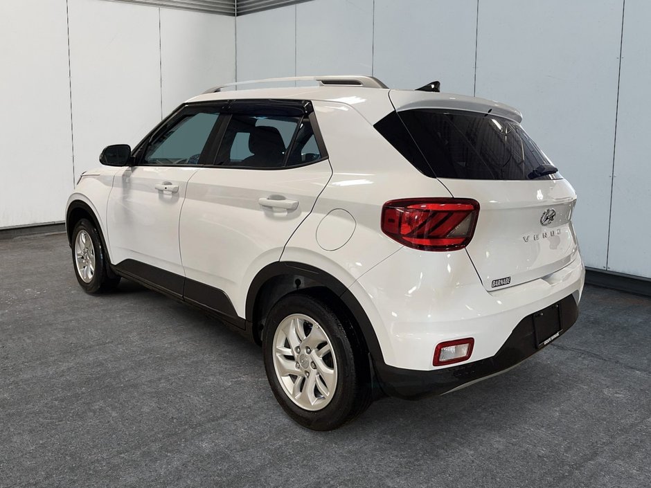 2022 Hyundai Venue Preferred-3