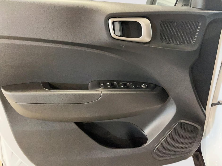 2022 Hyundai Venue Preferred-10