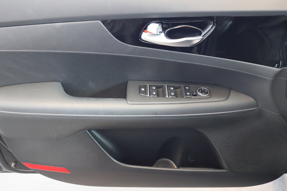 2024 Kia Forte EX CARPLAY + HEATED SEAT + HEATED LEATHER STEERING WHEEL + A/C