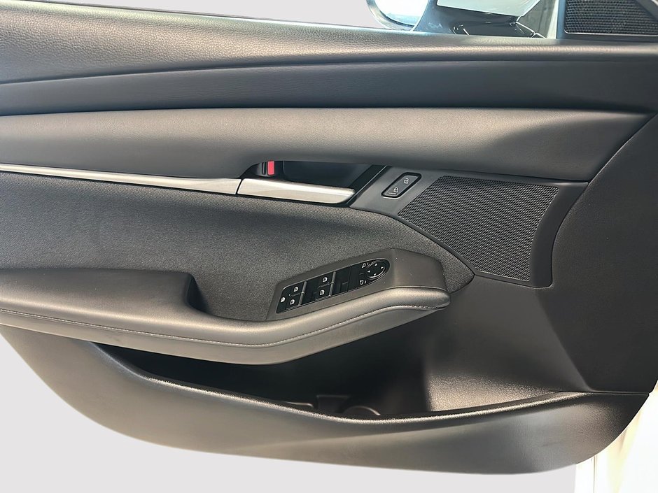 2025 Mazda 3 Sport GS-10