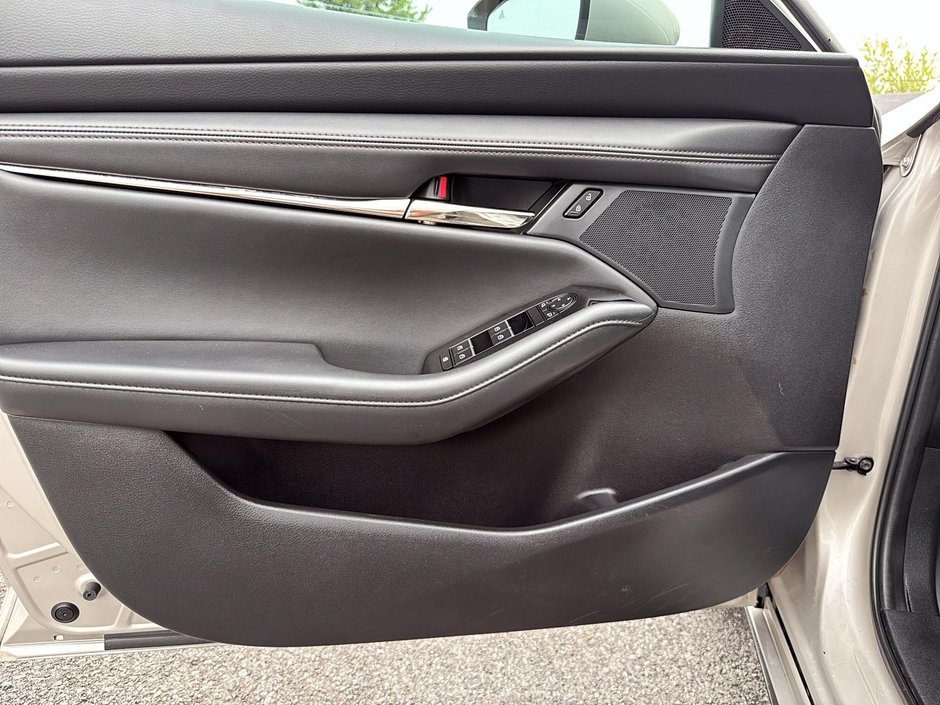 Mazda 3 GS LUXE 2022-10