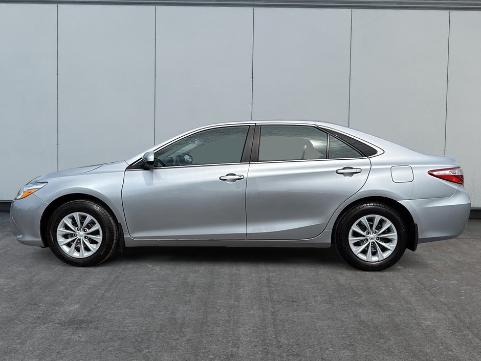 Toyota Camry LE 2017-4