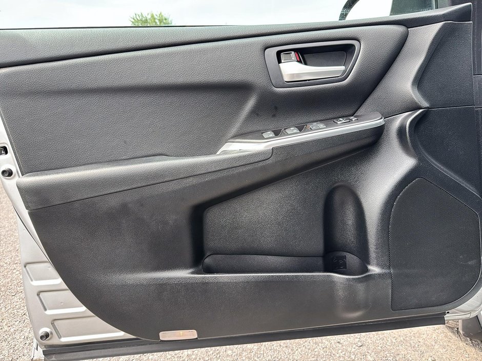 Toyota Camry LE 2017-10