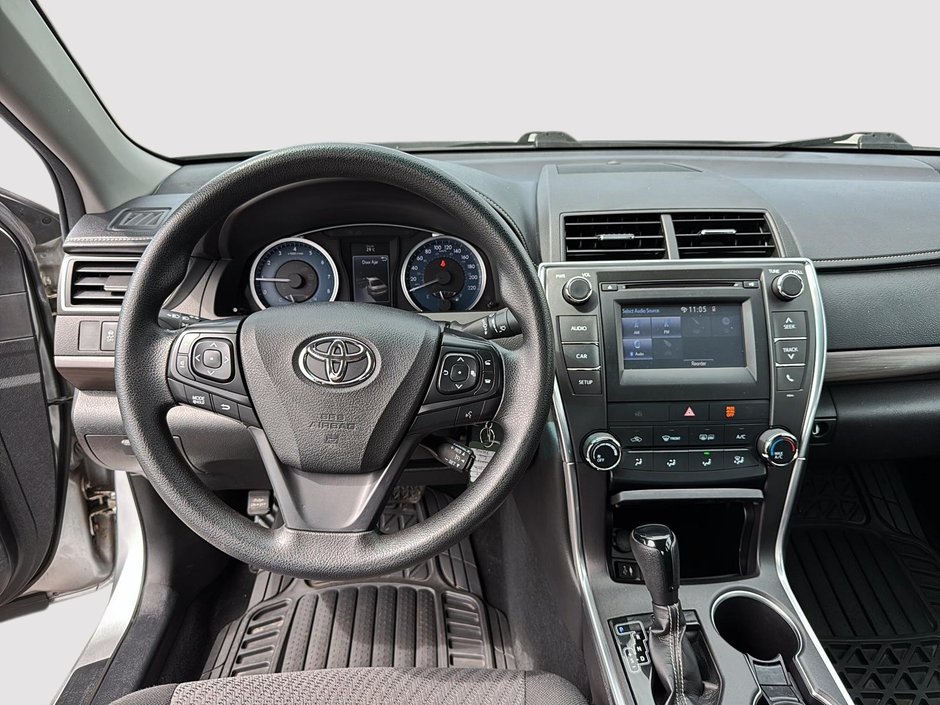 Toyota Camry LE 2017-9