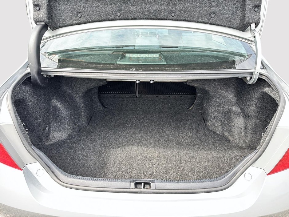 Toyota Camry LE 2017-5