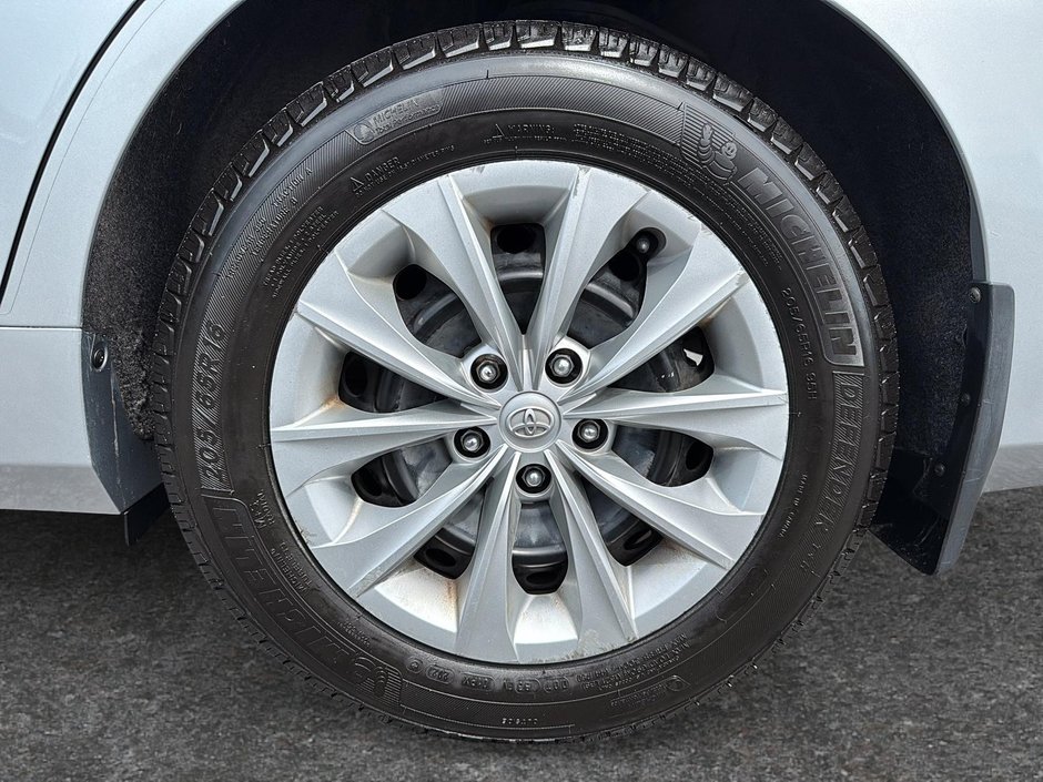 Toyota Camry LE 2017-6