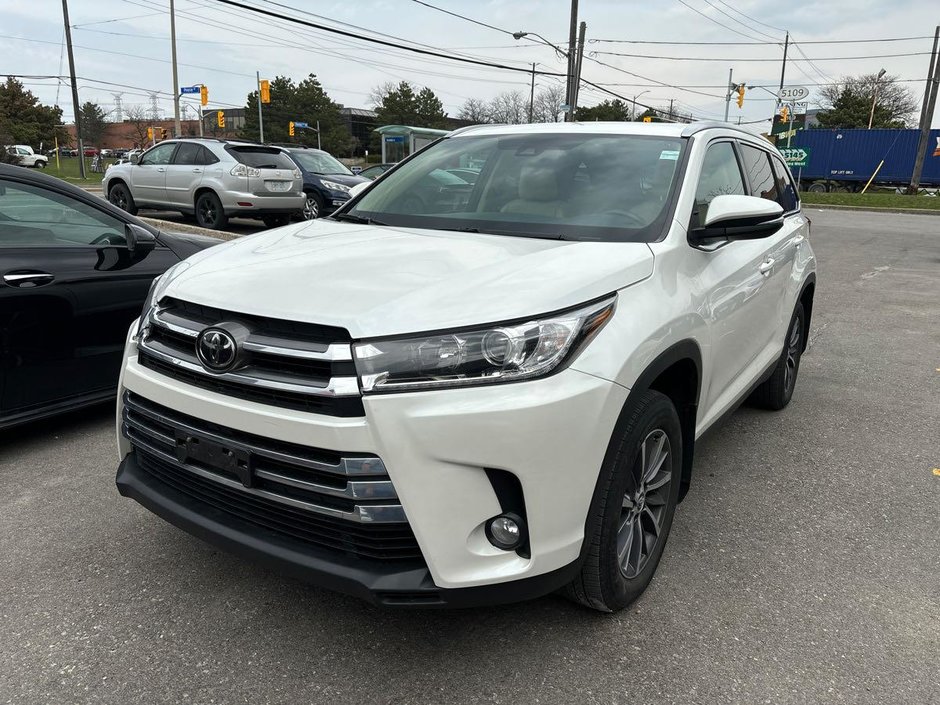 Toyota Highlander XLE AWD Toit Ouvrant Cuir 2019 à Terrebonne, Québec - w940px