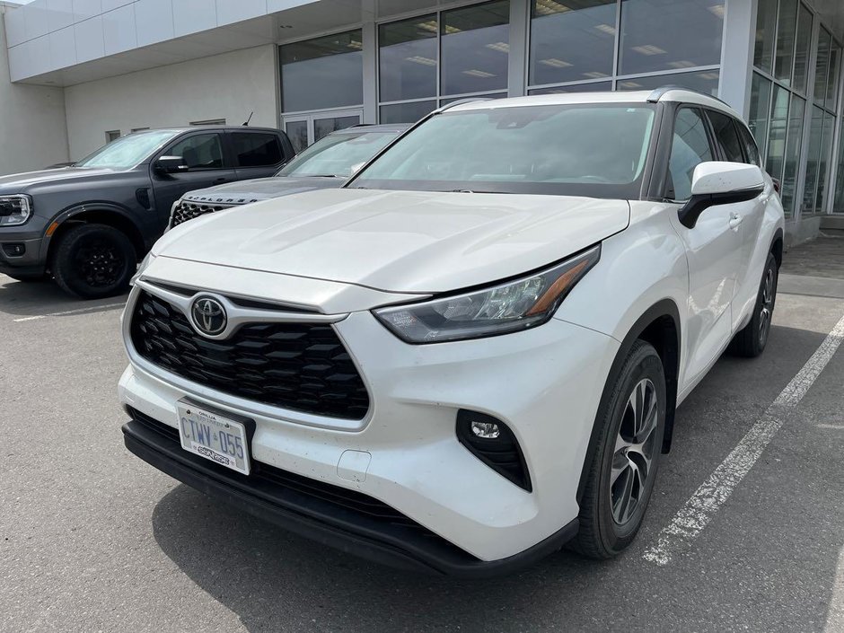 Toyota Highlander XLE AWD Toit Ouvrant Cuir 2021 à Terrebonne, Québec - w940px