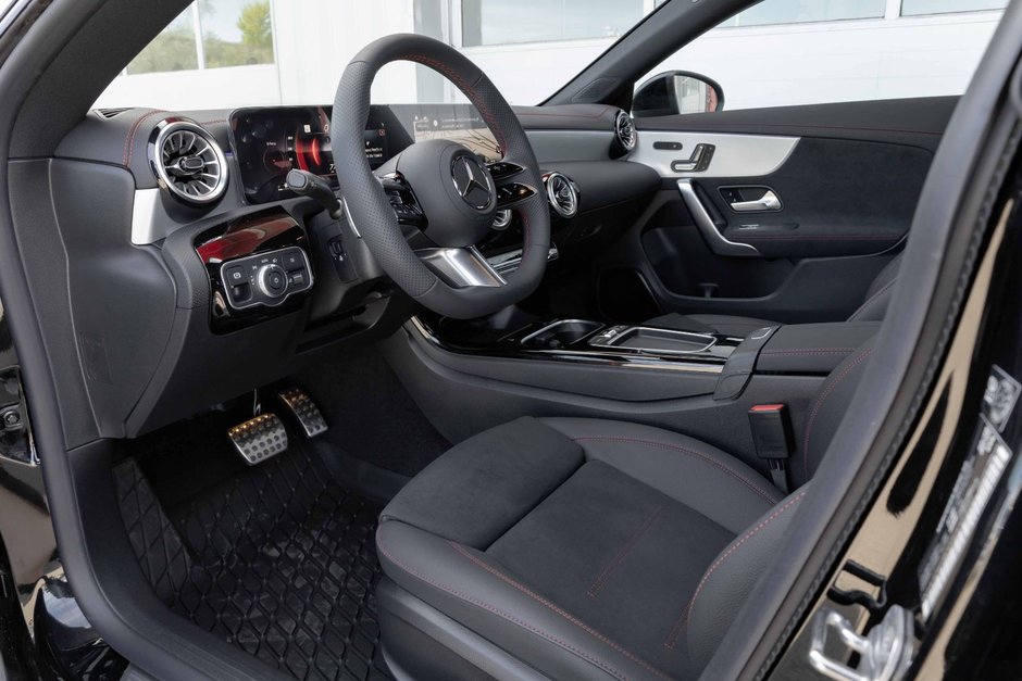 2025 Mercedes-Benz CLA250 4MATIC Coupe-9