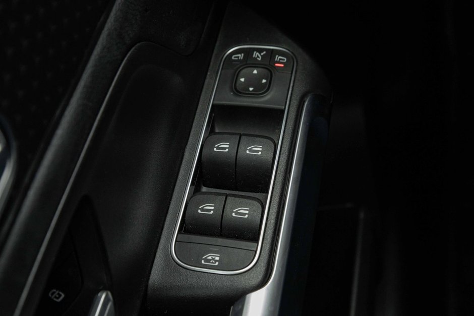 2024 Mercedes-Benz GLB250 4MATIC SUV-11