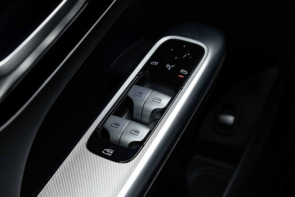 2025 Mercedes-Benz GLC300 4MATIC SUV-11