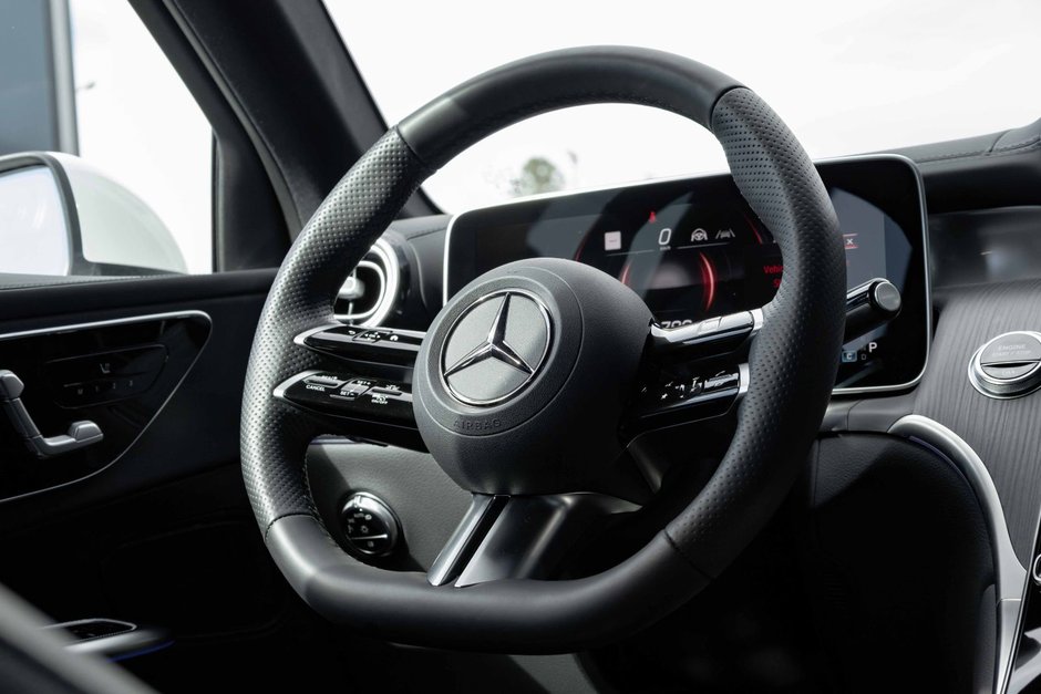 2025 Mercedes-Benz GLC300 4MATIC SUV-12