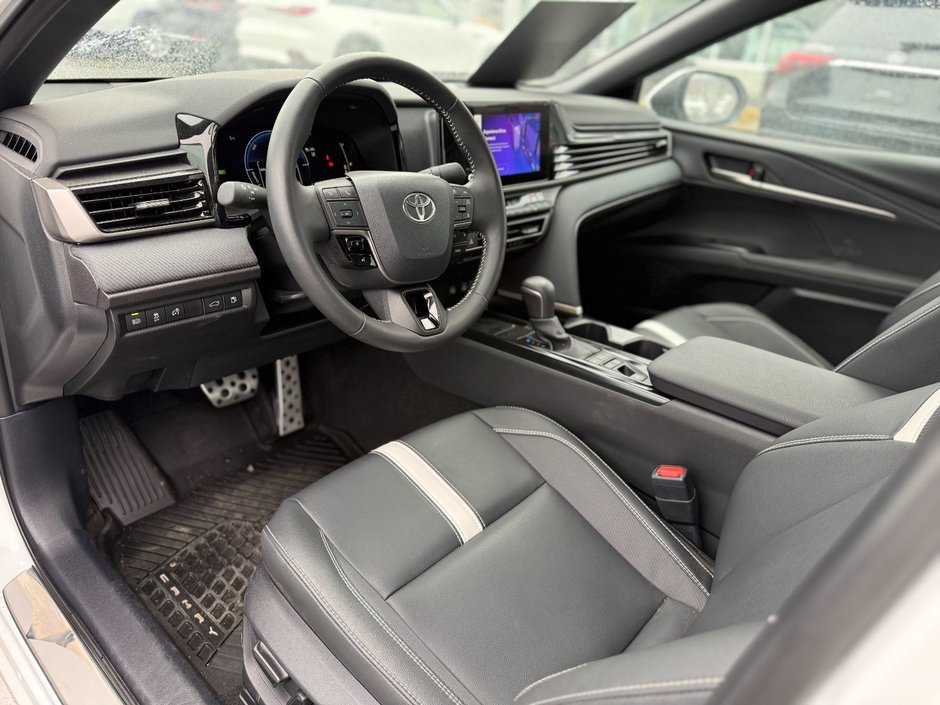 2025 Toyota Camry Hybrid SE FWD-3