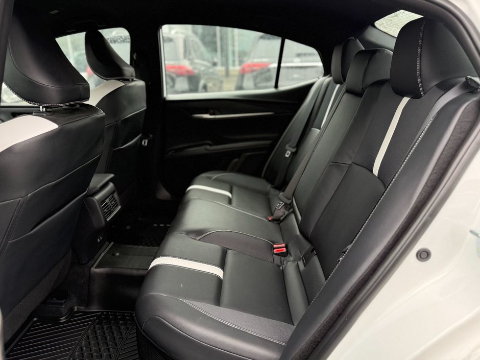 2025 Toyota Camry Hybrid SE FWD-4