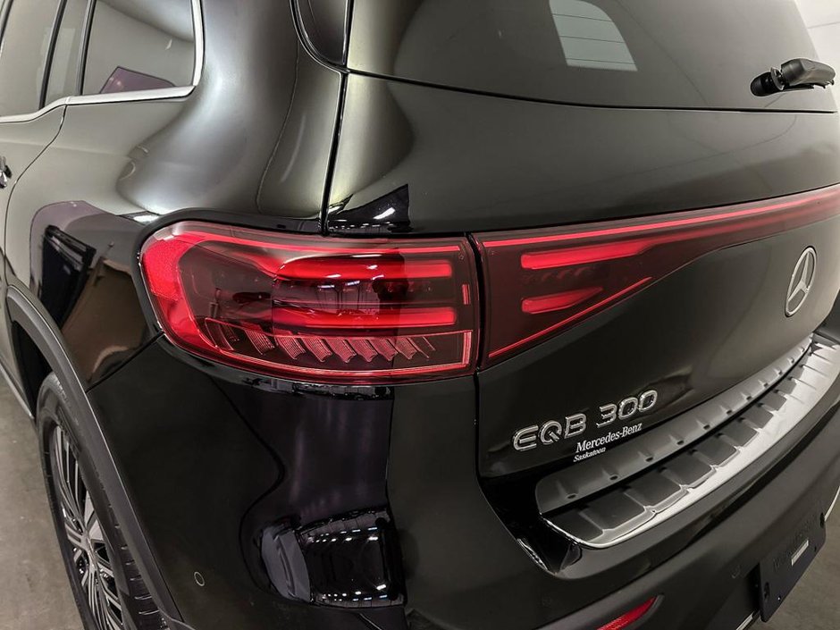 2025 Mercedes-Benz EQB 300 4M