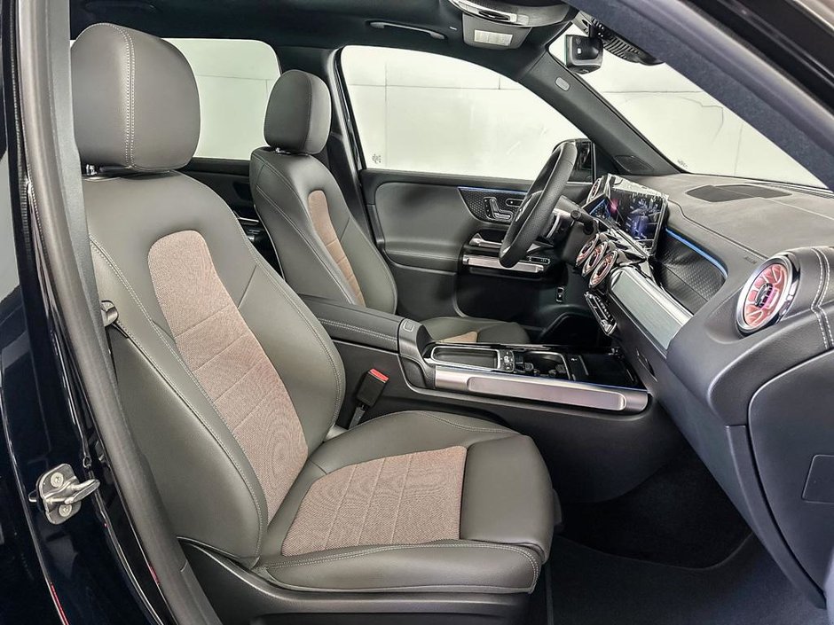 2025 Mercedes-Benz EQB 300 4M