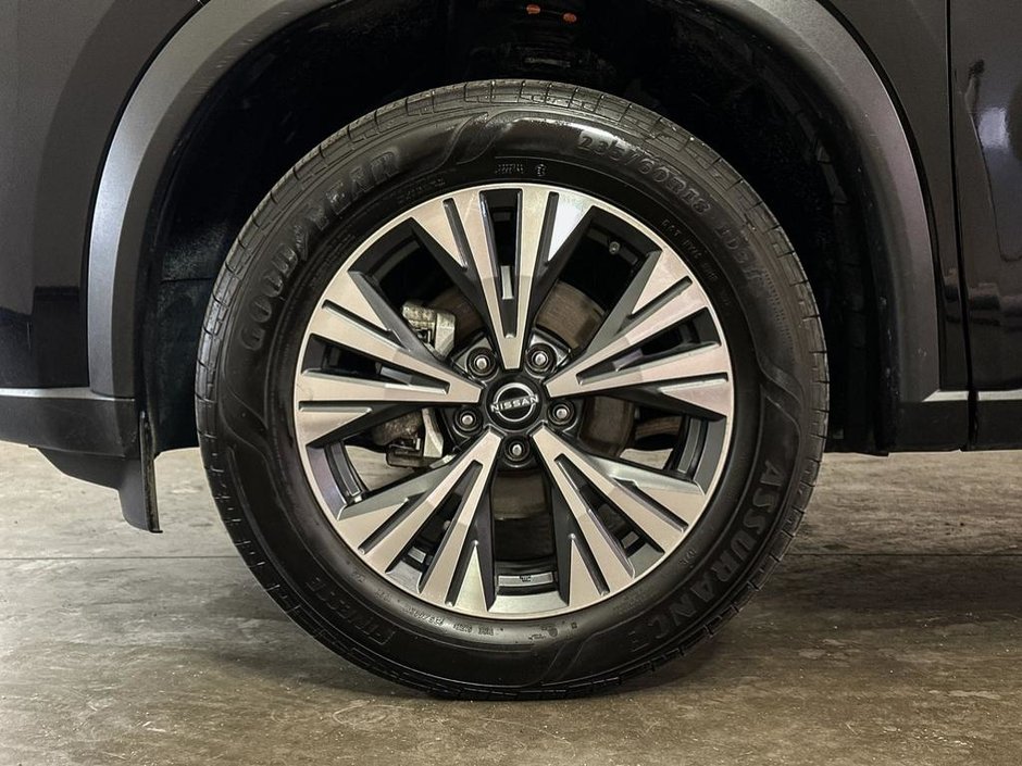 2023 Nissan Rogue SV Moonroof