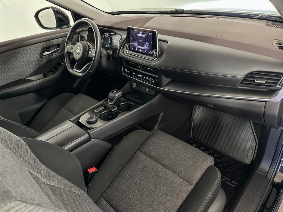 2023 Nissan Rogue SV Moonroof