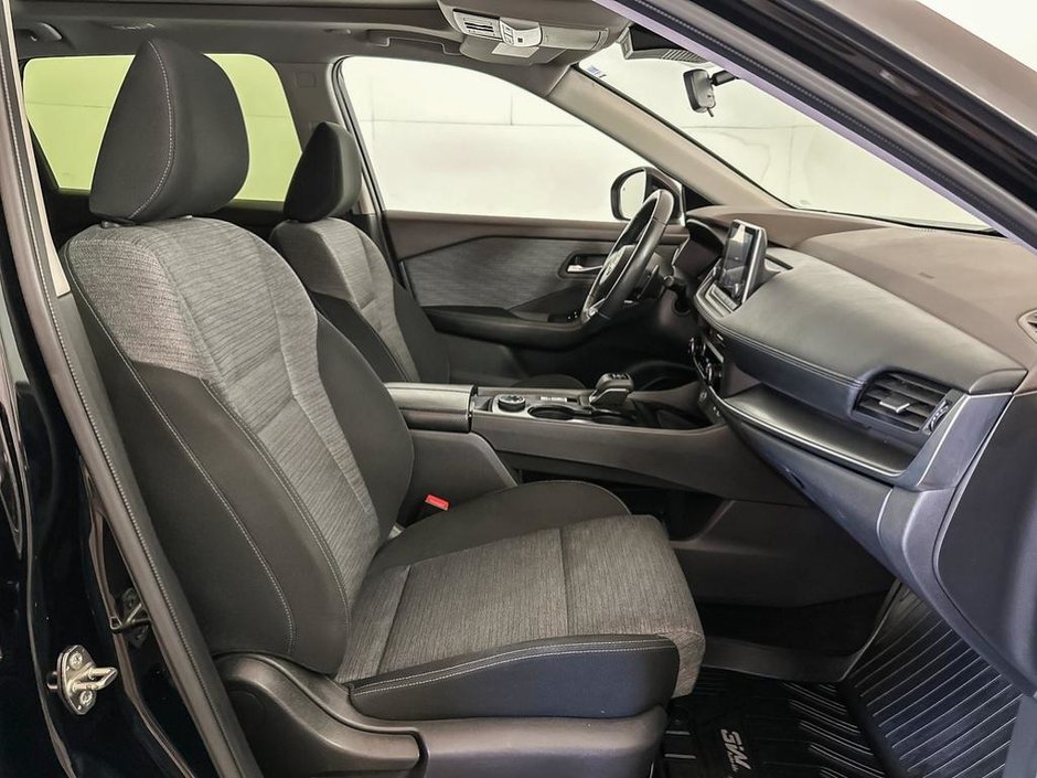2023 Nissan Rogue SV Moonroof