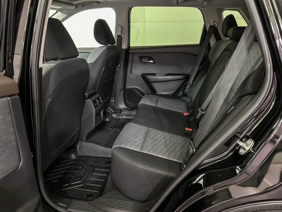 2023 Nissan Rogue SV Moonroof
