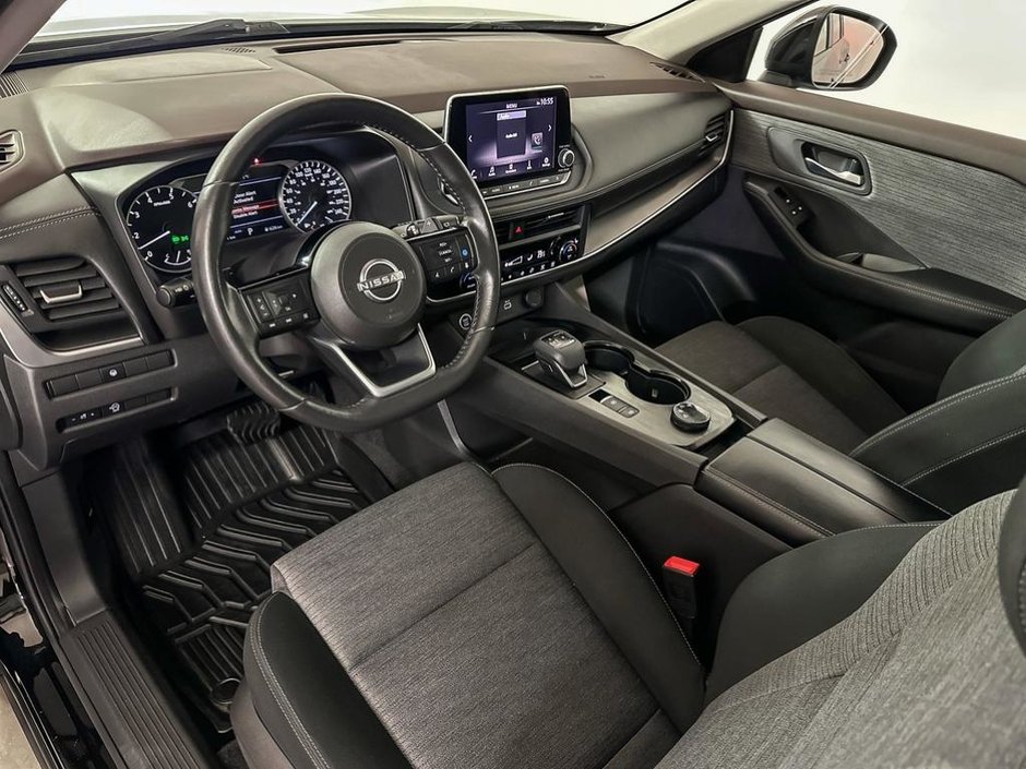 2023 Nissan Rogue SV Moonroof