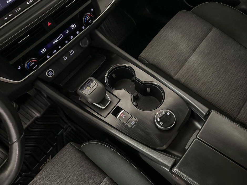 2023 Nissan Rogue SV Moonroof