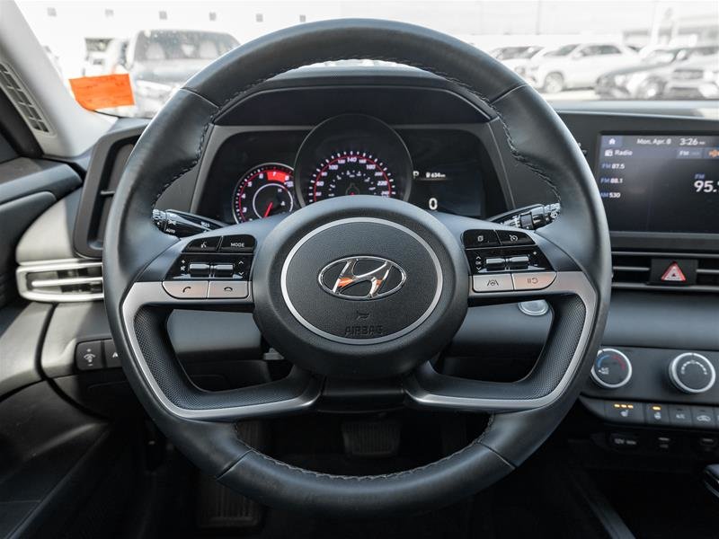 2022 Hyundai Elantra Sedan Preferred IVT-9