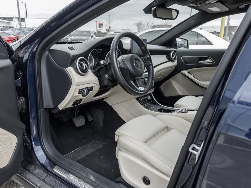 2017 Mercedes-Benz GLA250 4MATIC SUV-9