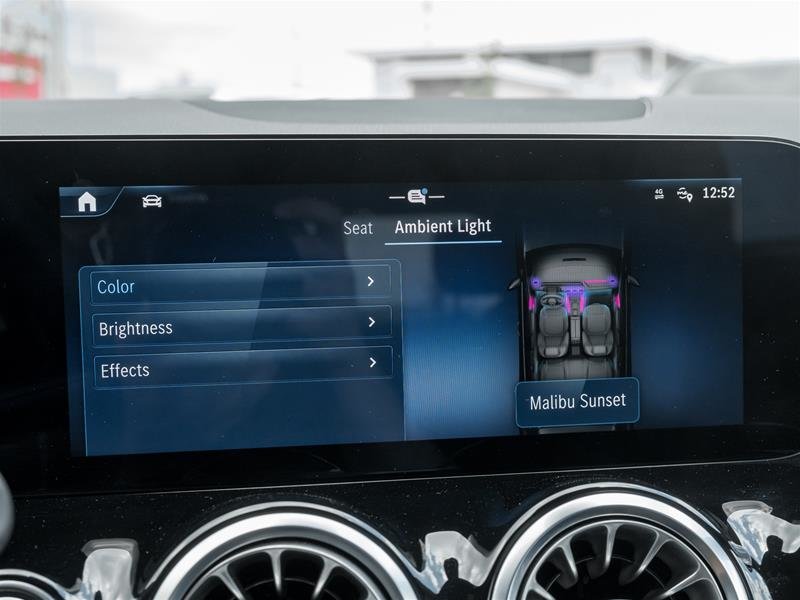 2025 Mercedes-Benz GLA250 4MATIC SUV-25