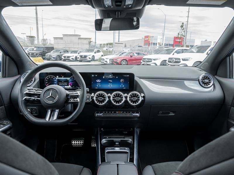 2025 Mercedes-Benz GLA250 4MATIC SUV-32