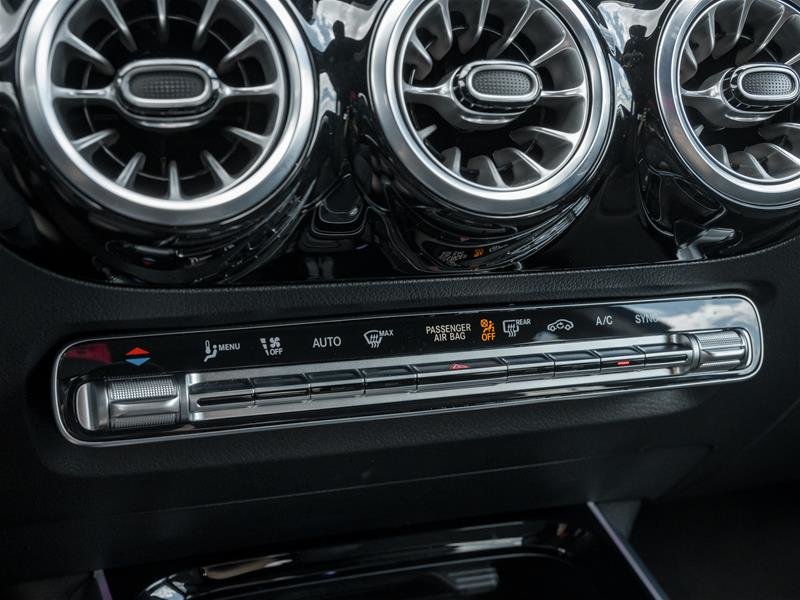 2025 Mercedes-Benz GLA250 4MATIC SUV-24