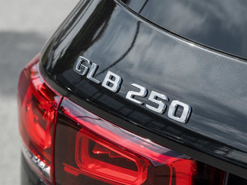2023 Mercedes-Benz GLB250 4MATIC SUV-28