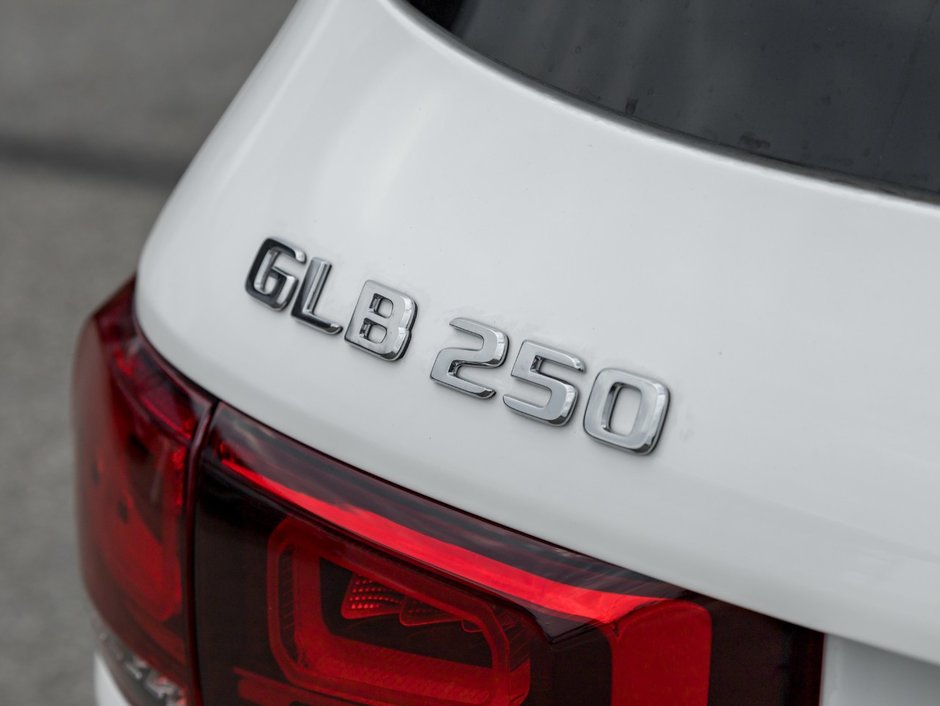 2023 Mercedes-Benz GLB250 4MATIC SUV-35
